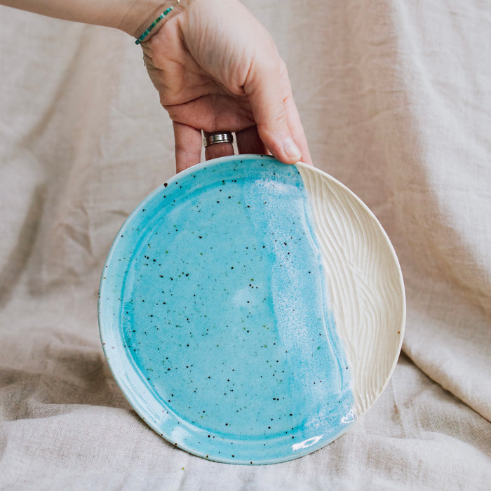 Ručno izrađena keramika za stol